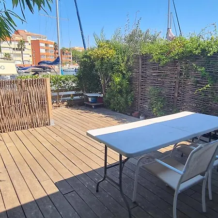 Vog Ou Sur L'ile Des Marinas Au Cap D'agde فيلة *